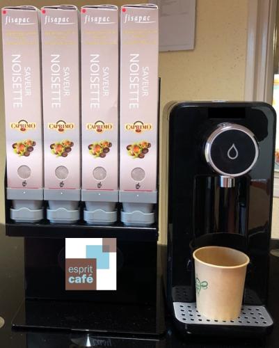 MACHINE distributeur eau chaude avec support 4 cartouches + 25 CARTOUCHES CAFE ARABICA FISAPAC
